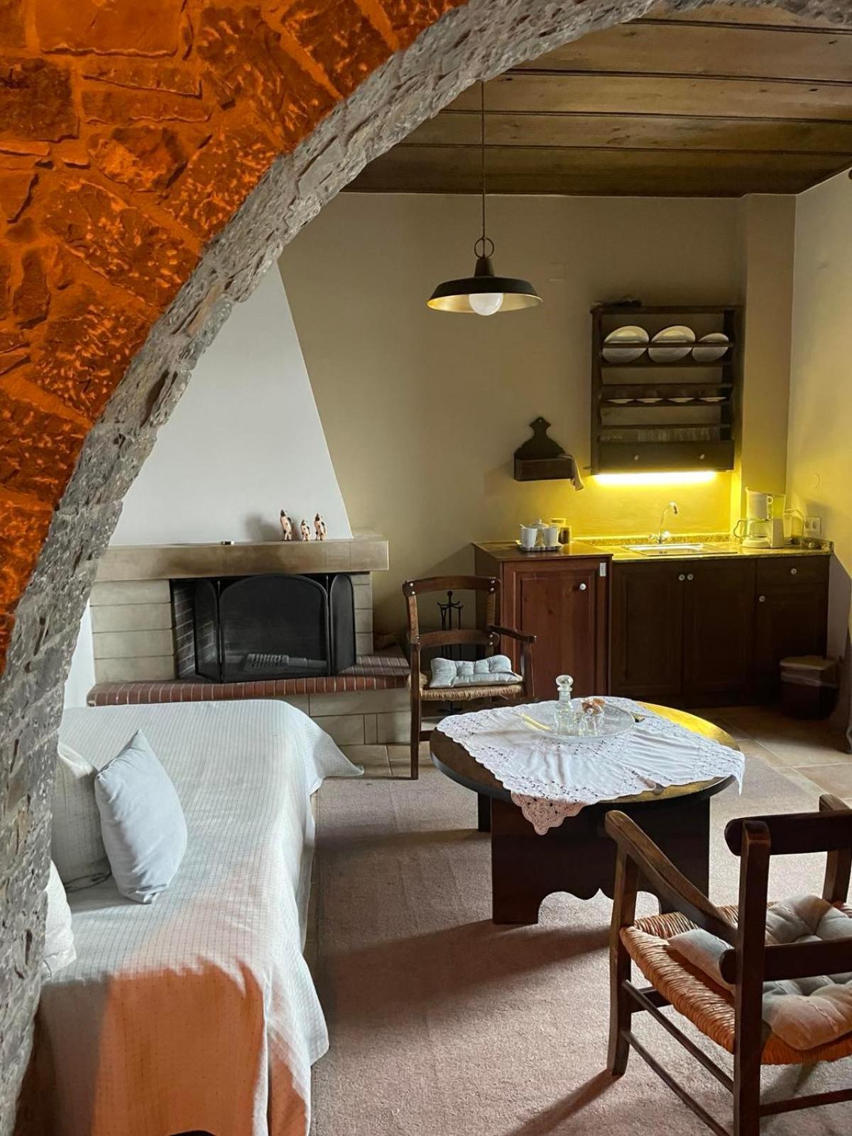 Αργουλιάς Aparthotel Tzermiádon Exteriör bild